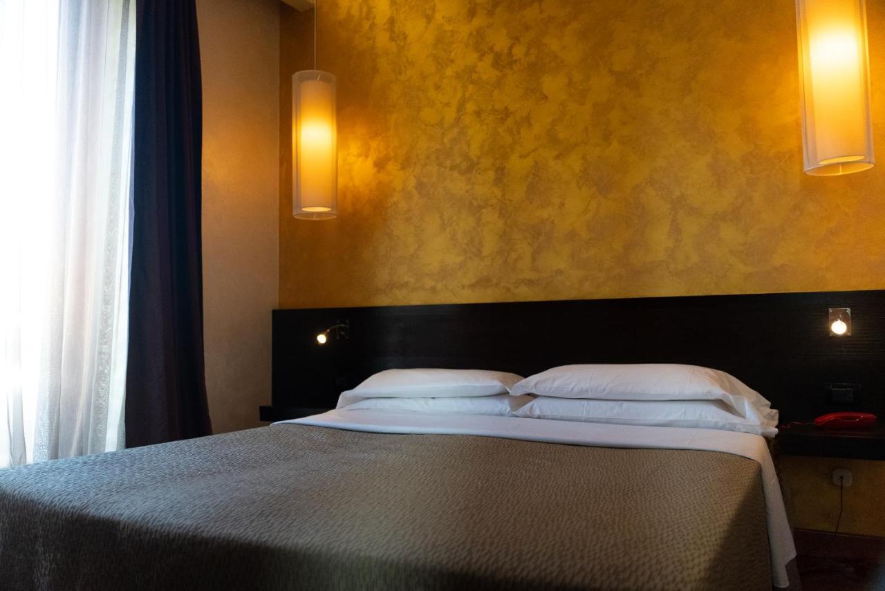Hotel Re Di Roma Esterno foto