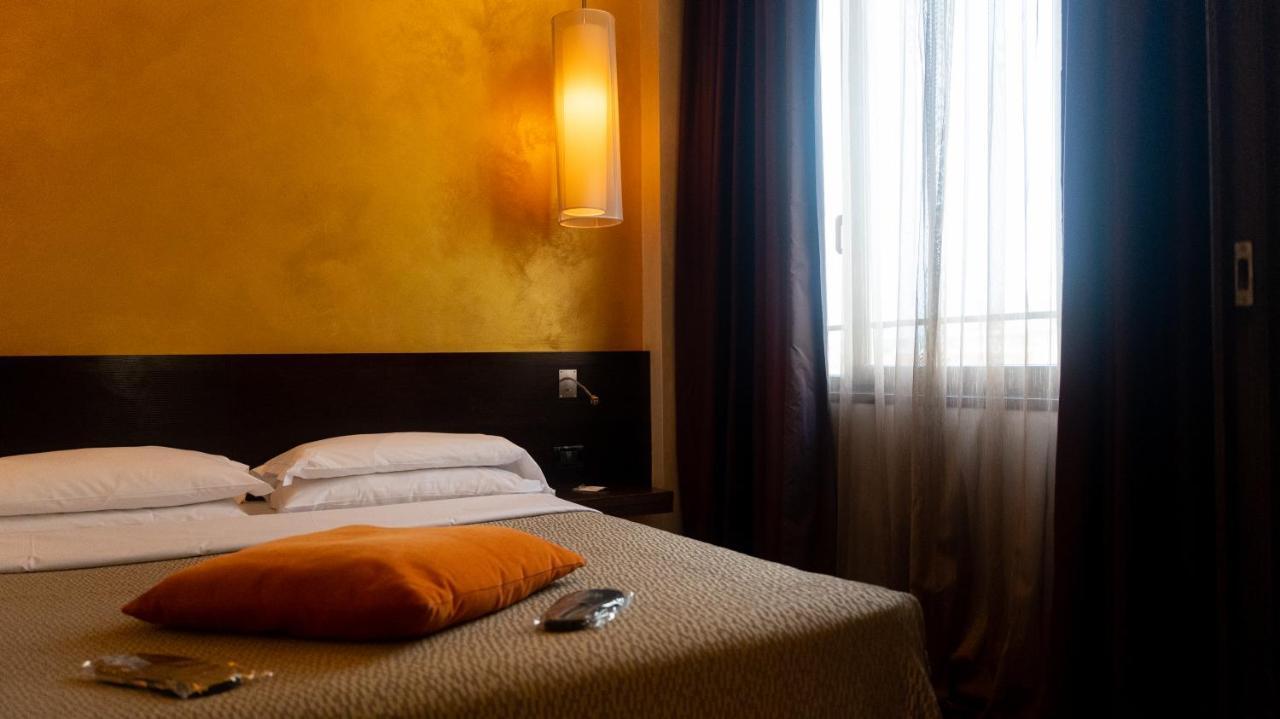 Hotel Re Di Roma Esterno foto